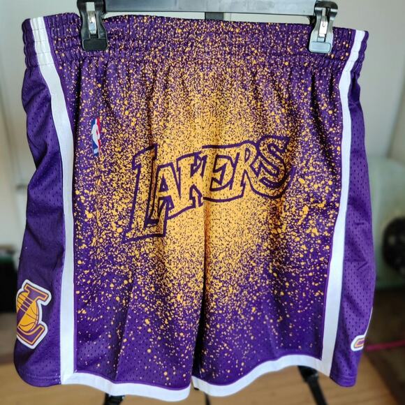 Mitchell & Ness 2009 Los Angeles Lakers Gradient Spray Paint HWC Shorts Large - Picture 1 of 6